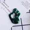 Venta al por mayor de accesorios de joyería DIY nueva personalidad simple Halo resina forma retorcida aretes con agujeros material para colgantes
