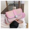 Bolsa Cross-border feminina 2025 novo design de nicho moda bolsa de ombro na moda costura contraste cor bolsa de sela para viajante
