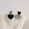 Pendientes Metálicos Plegados de Corazón Asimétricos Europeos y Americanos para Mujer Moda Sencilla de Nicho Pendientes Elegantes de Corazón Melocotón Joyería para Oreja
