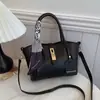 Bolso de Mano Versátil Texturizado para Mujer 2025 Nueva Moda Simple de Alta Gama Bolso de Hombro Elegante para Ir al Trabajo Bolso Balde