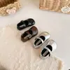Novo Estilo Sapatos de Princesa Sapatos de Bebê Preto 2026 Sapatos Individuais para Meninas Crianças Pequenas Sapatos de Couro Solado Macio Mocassins Sapatos Infantis para Primavera e Outono