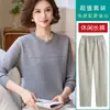 El popular suéter de punto trenzado con cuello redondo de este año para mujer es un atuendo elegante de otoño e invierno para madres, con un cuello cheongsam de estilo chino tradicional y mangas largas.