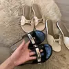 Chinelos Meia-Estação de Verão Xiao Jin para Usar na Rua Sandálias Novos Estilos de Chinelos para Mulheres Solado Macio Estilo Praia Verão Fivela Preto Francês