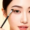 Nuevo Pincel Sombreador de Nariz con Forma de Hocino Único Negro Yanfang con Cerdas de Fibra Suave, Pincel de Maquillaje para Corrector, Iluminador y Sombra de Ojos