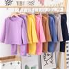 Traje de bebê Qiu de manga comprida outono e inverno manga comprida fino com fleece bottom up apertado quente pijama infantil