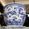 Tanques de cerâmica grandes feitos sob medida na fábrica de Jingdezhen para escultura, aquários de peixe dourado, plantio de árvores, flores de lótus, nenúfares e peixes koi