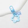 Llavero acrílico con forma de oso de colores y estrella de cinco puntas, ideal para colgar en el bolso o en los auriculares.
