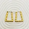 Moda Europea y Americana Pendientes de Acero Inoxidable Temperamento Dorado Versátiles Sensación de Alta Gama Resistentes al Color Retro Nicho Pendientes de Botón Adornos para Orejas