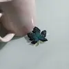 Broche corsage de folha de bordo vermelha pin requintado de alta qualidade para mulheres acessórios versáteis de alta qualidade para roupas acessórios anti-exposição personalizados