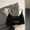 Versátil y elegante bolsa de dumplings de diseño de nicho, nueva moda de invierno 2026, bandolera chic de estilo coreano para Instagram