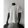 Camiseta corta de manga corta para hombre, estilo retro americano de alta costura, genial, con adornos de remaches y hombreras, marca de moda con un diseño único