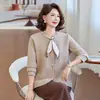 Casaco Quente Estiloso e da Moda Estilo Chinês Outono/Inverno 2026 para Mulheres de Meia-Idade, Rejuvenescedor e Emagrecedor, Tamanho Plus, Peça de Roupa Versátil