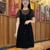 Vestido moderno de duas peças falsas que reduz a idade, novo top moderno de manga curta com gola redonda, saia midi influencer, tendência feminina