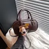 Bolsa Térmica Versátil para Mulheres 2025 Nova Outono/Inverno Moda Retrô Bolsa Almofada de Mão Bolsa Transversal de Nicho para o Dia a Dia