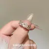 Anillo de Diamante Brillante de Artesanía Exquisita de Lujo Ligero, Moderno y Versátil, con un Diseño Sofisticado y un Sentido de Elegancia, Anillo de Diamante Brillante con Forma de Diamante
