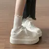 Zapatillas blancas súper populares 2026 para mujer para combinar con faldas, zapatillas de estilo nuevo primavera 2026, mocasines, zapatos de suela gruesa que aumentan la altura