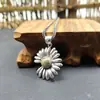 Plata de Ley Producto Nuevo Pequeña Margarita Collar de Plata de Ley ins Estilo Frío Para Hombres y Mujeres Todo-partido Moda Joyería Colgante para Parejas Europea y Americana
