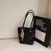Bolso de Mano Pequeño con Bloques de Color en Relieve de Moda Transfronterizo para Mujer 2026 Nuevo Bolso de Hombro Versátil para el Trabajo Bolso Cubo de Primavera