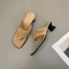 Chanclas Retro Estilo Francés de Tacón Grueso 2026 con Hebilla de Cuero Nuevas Pantuflas de Gamuza para Mujer Sandalias de Verano para Exteriores