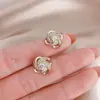Explosiones de compra caliente pendientes de trébol de cuatro hojas de plata s925 con aguja de plata pendientes de temperamento femenino pendientes huecos de cruz en stock suministro