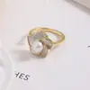 Anillo de Flor de Concha Giratoria Perla de Agua Dulce Natural Incrustado con Nácar Cobre Chapado en Oro Color Duradero Anillo de Temperamento Venta al por Mayor