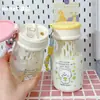 Taza de agua linda de gato para estudiantes mujeres, portátil, anticaída, con separador de té y pajilla, alto valor estético, adecuada para niñas, vaso de plástico de doble uso