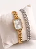 Relógio Feminino Moda Versátil Quadrado de Negócios Pulseira Vazada Mostrador em Barra Relógio Diário para Namoradas