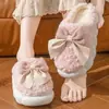 Chinelos de algodão femininos outono e inverno nova temporada pós-parto internos casa antiderrapante sola grossa laço pelúcia chinelos de algodão