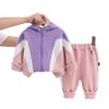 Ropa para Niños 2025 Conjunto Infantil Primavera y Otoño Versión Coreana Sudadera Casual con Capucha y Patchwork Manga Larga Conjunto de Dos Piezas Moderno