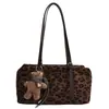 Bolsa Tote de Camurça Retrô Grande Capacidade Versátil para o Dia a Dia Bolsa de Ombro Único Estilosa Design de Fivela de Cinto de Nicho Bolsa de Braço