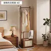 Perchero de pie para uso en dormitorio, no es de madera maciza, estilo simple y vintage, adecuado para colgar ropa y sombreros, también funciona como estante de almacenamiento