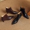 Botas Curtas de Couro Macio Estilo Francês com Bico Fino para Mulheres, Salto Baixo Kitten Heel com Corte em V Emagrecedor, Novo Estilo Primavera e Outono 2026, Botas de Cano Curto que Fazem os Pés Parecerem Menores