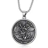 Collar Colgante de San Miguel para Hombres con un intrincado diseño del Arcángel Miguel Hecho de acero inoxidable duradero este elegante collar representa protección y fuerza convirtiéndolo en un accesorio perfecto para aquellos en las fuerzas del orden o cualquier persona que valore la fe