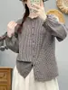 Camisa de Manga Larga de Gasa de Algodón de Doble Capa a Cuadros con Adorno de Encaje, Nueva para Primavera/Otoño 2026, Top Versátil para Mujer como Capa Base