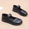 Zapatos para mujer de mediana edad y mayores transfronterizos, nuevos zapatos de cuero suave de primavera y otoño con suela blanda, zapatos planos antideslizantes retro para mujer