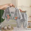 Conjunto de Ropa de Otoño para Niños Primavera y Otoño 2026 Nuevo Elegante Chaqueta de Dibujos Animados para Bebés Niños de 1 Año 2 Conjunto de Tres Piezas de Manga Larga