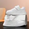 Zapatos Blancos para Niños 2026 Verano Nuevas Llegadas Zapatos Deportivos para Niños Transpirables Zapatos de Patinaje para Niñas Zapatos de Desempeño para Jardín de Infancia 1 de Junio