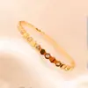 Accesorios de personalidad exquisitos en stock pulsera de diamante liso de panal hexagonal geométrico pulsera de acero de titanio fabricantes al por mayor
