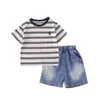 Conjunto de Verano Nuevo 2026 para Niños de Manga Corta para Niños, Elegante Top Rayado de Cuello Redondo y Conjunto de Dos Piezas de Shorts Moderno