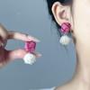 Pendientes de bola de pelo con aguja de plata S925, bonitos y adorables, con forma de bola de peluche cuadrada a cuadros, para mujer, otoño e invierno, recién llegados.