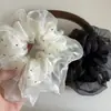 Elástico de Cabelo Scrunchie Elegante Estilo Coreano com Bolinhas em Organza de Camada Dupla e Malha, Acessório de Cabelo com Toque de Luxo, Prendedor de Coque Exquisito para Mulheres