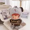 Solo ropa de muñeca: Colgante de muñeca de peluche de vinilo de la serie Hirono Road Log, conjunto de ropa para muñeca Hirono, abrigo, sombrero