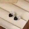 Brincos de Nicho da Moda Coreana, Brincos de Tarraxa Coração Preto com Design Minimalista Estilo Coreano, Brincos de Laço Estilo Cool