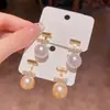 Pendientes colgantes geométricos de lujo ligero, de nicho, de alta gama para mujer, modernos y versátiles, con elegantes colgantes y tachuelas de perlas
