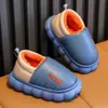 Sapatos de Algodão para Meninos para o Inverno, Impermeáveis, com Proteção para o Calcanhar, Sola Grossa Macia, Forrados com Lã, Quentes, Adequados para Meninos e Meninas Pequenos, Médios e Grandes, Pantufas de Algodão Infantis para Casa