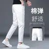Jeans cortos de alta gama para hombre en color caqui fino de verano para Hong Kong, corte ajustado, para personas menudas, pantalones casuales, lujo ligero
