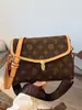 Bolsa Mensageiro de Luxo Leve para Presbiopia para o Dia a Dia Bolsa com Alça Larga no Ombro Feminina 2025 Nova Bolsa de Ombro Transversal Retro de Alta Qualidade