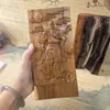 Envío directo de Longhushan adornos de forma libre de madera de azufaifo golpeada por un rayo natural: Estatua de espada de pie de Guan Gong, el dios marcial de la riqueza, Guan Er Ye