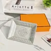 Bandeja de almacenamiento para carro tirado por caballos gris de H's Ouge Hueso de porcelana Caja de almacenamiento de escritorio para sala de estar Estudio Bandeja de almacenamiento Caja de almacenamiento Regalo
