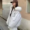 Parka de plumón de estilo similar con cuello de piel grande para mujer, nuevo abrigo de algodón cálido y engrosado para el invierno, ropa de trabajo